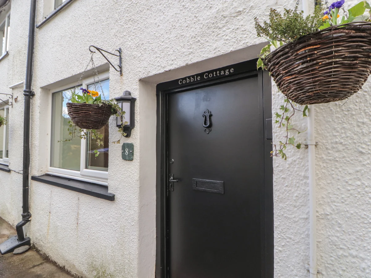 8 Brigham Row in Keswick, Cumbria. In the Lake District National Park. Close to amenities and a lake