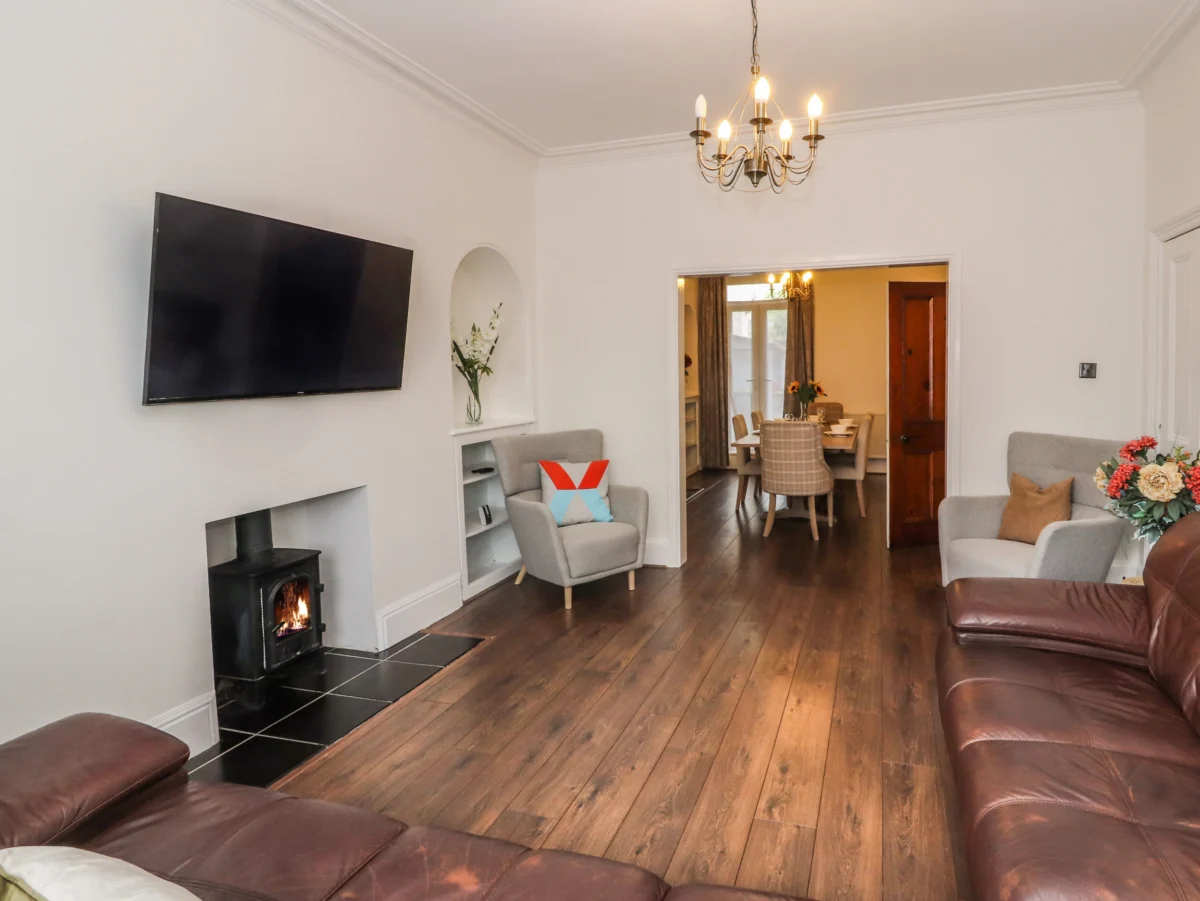 7 Lonsdale Terrace, Penrith, Cornwall, roadside parking, Smart TV, woodburning stove, pet-free, 5bed