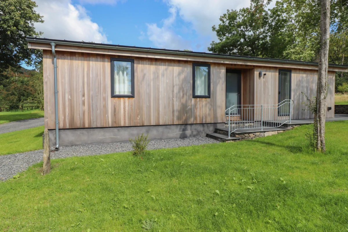 The Beeches near Haverthwaite Cumbria, single-storey, pet-friendly, on-site parking, 2bed