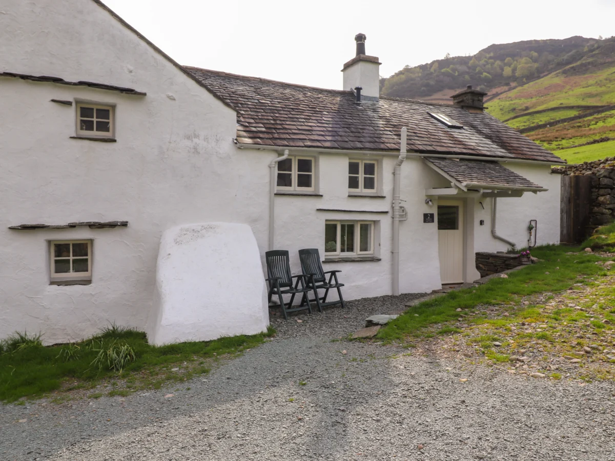 Two Side House Farm, Langdale, Cumbria. Woodburning stove. Stunning country and mountain views. WiFi