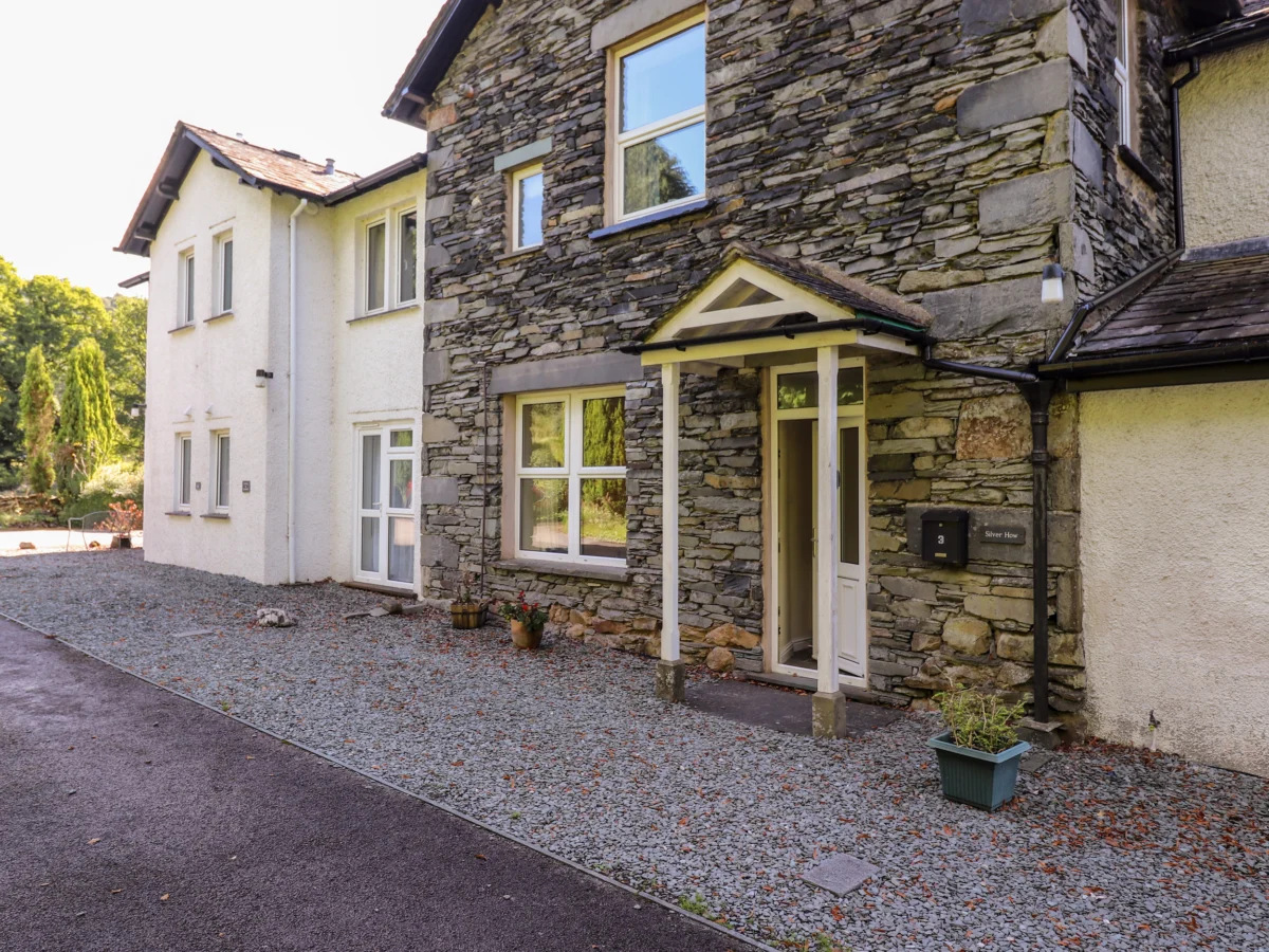 Silver How, Ambleside, Cumbria. Close to a shop, a pub and a lake. Off-road parking. Garden. TV WiFi