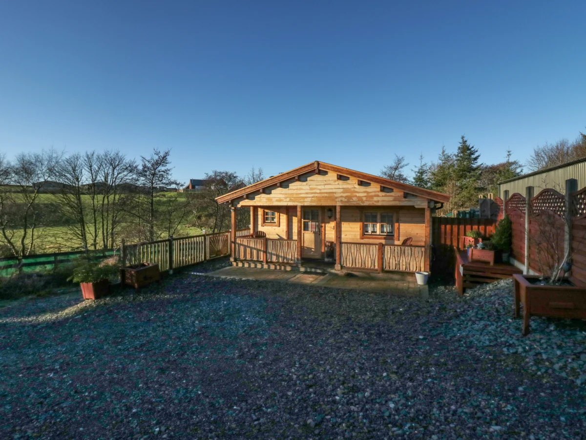 Ballinorig Lodge, Cleator Moor, Cumbria. Single-storey lodge. Countryside location. Private hot tub.