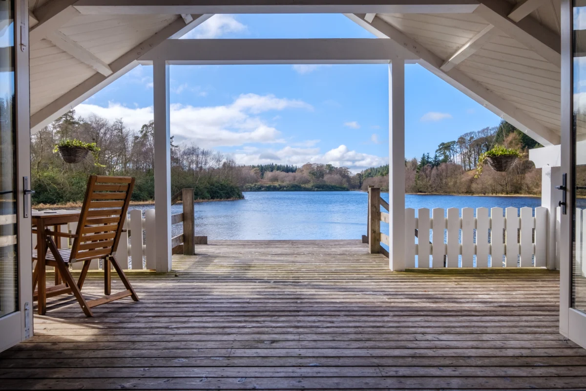 Lilymere Boat House, Sedbergh, Cumbria. Lakeside cottage. Couple's retreat. WiFi. Near Lake District