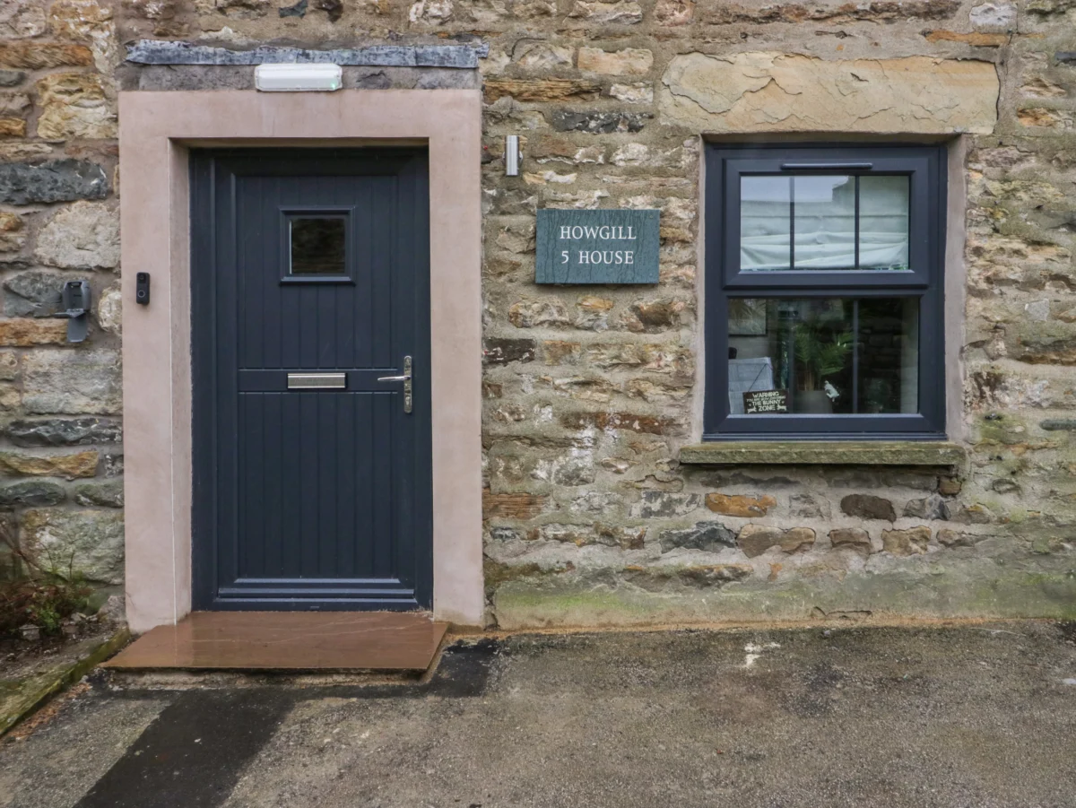 Howgill House, Sedbergh, open-plan living, woodburning stove, en-suite, Smart TVs, Kendal 11.1 miles
