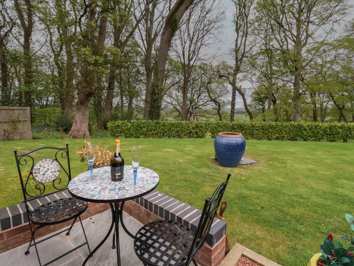 The Nest, Wetheral, Cumbria. Romantic. Off-road parking. EV charging available. Smart TV. Open plan.