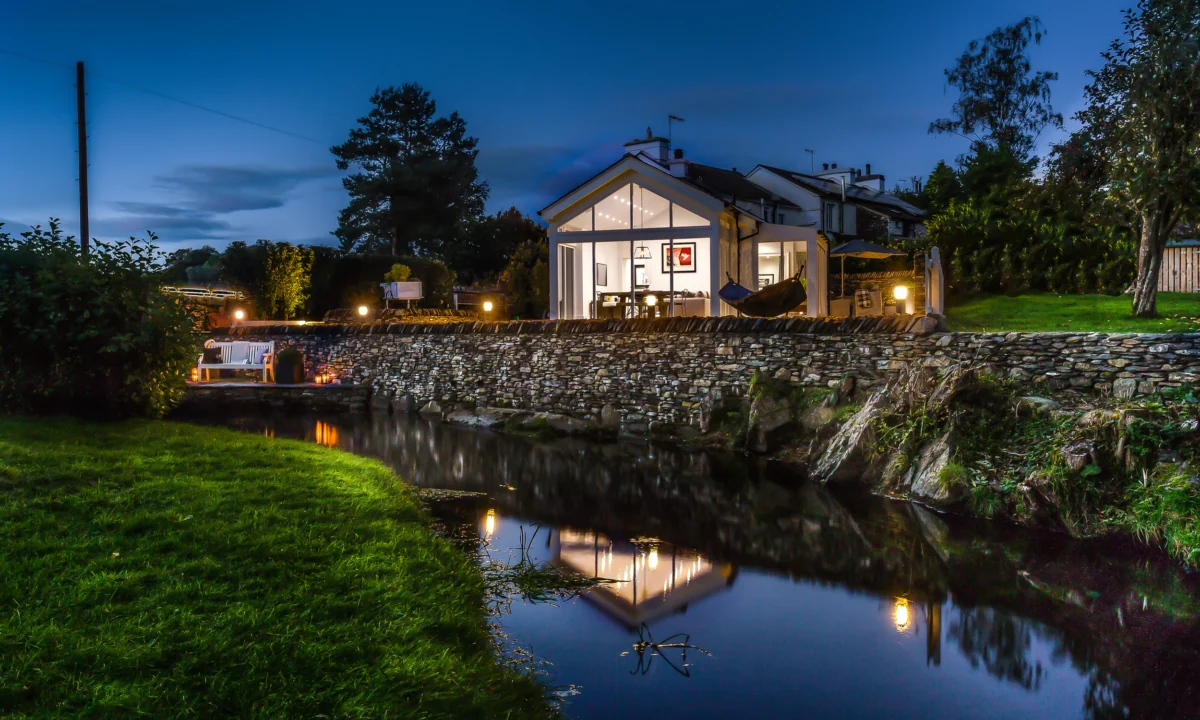 River Barn, Town End, Cumbria. Woodburning stove. Off-road parking. Enclosed garden. En-suite. WiFi.